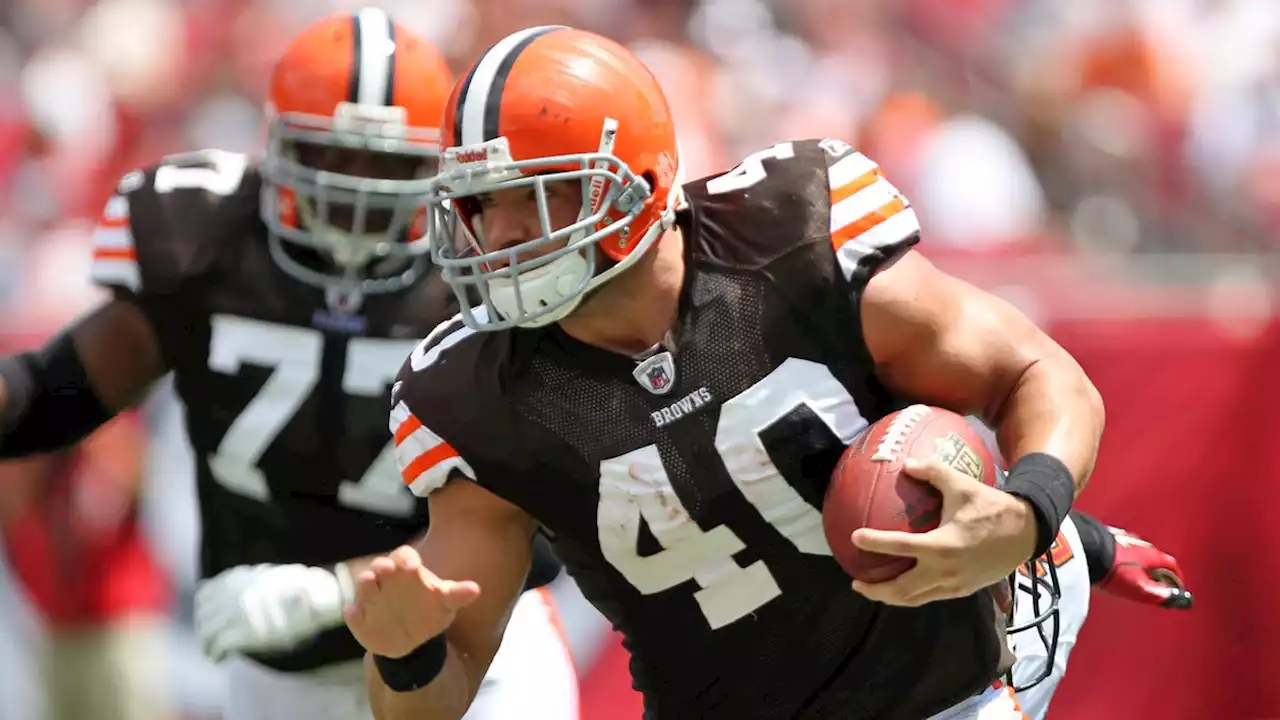 Former NFL running back Peyton Hillis taken off ventilator, recovering after swimming accident