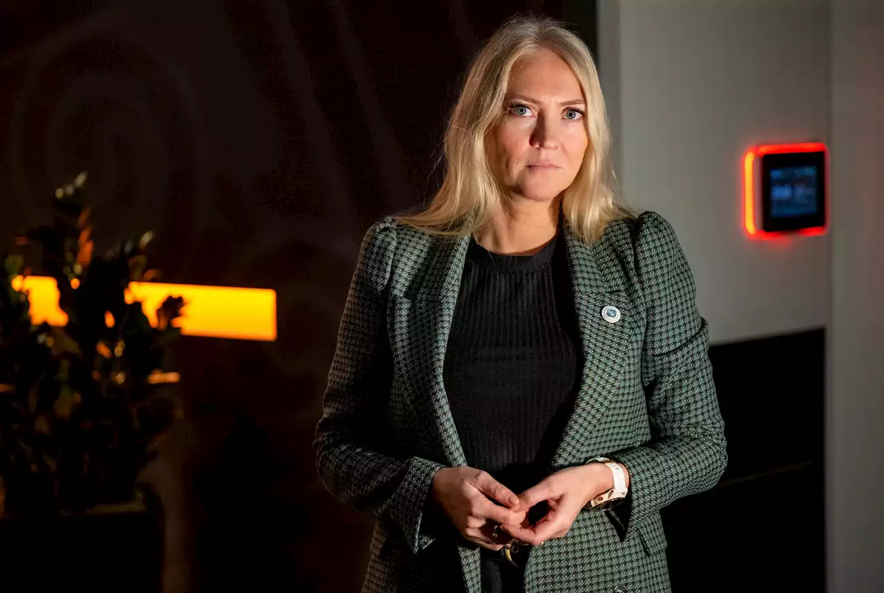 Roper varsku om syke eldre: «Pasienter sendes hjem i blåskjorte og nettingtruse»