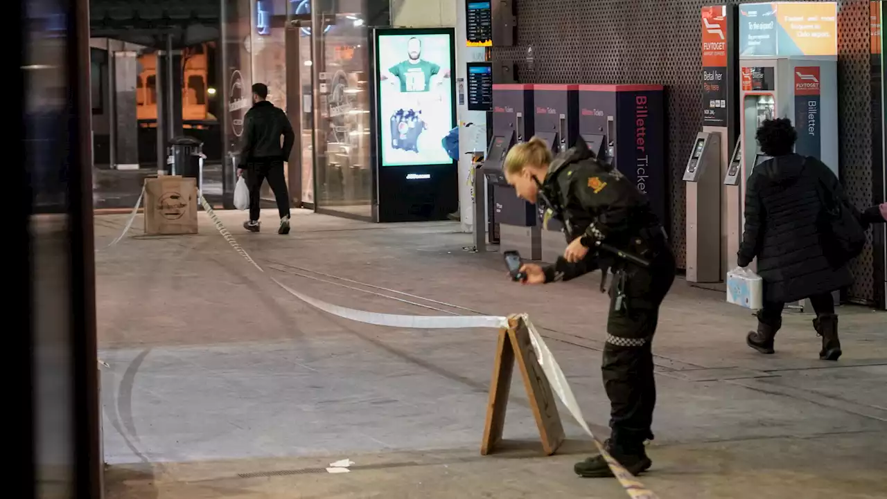 Tre personer angrepet av en gjeng på tog i Sandvika