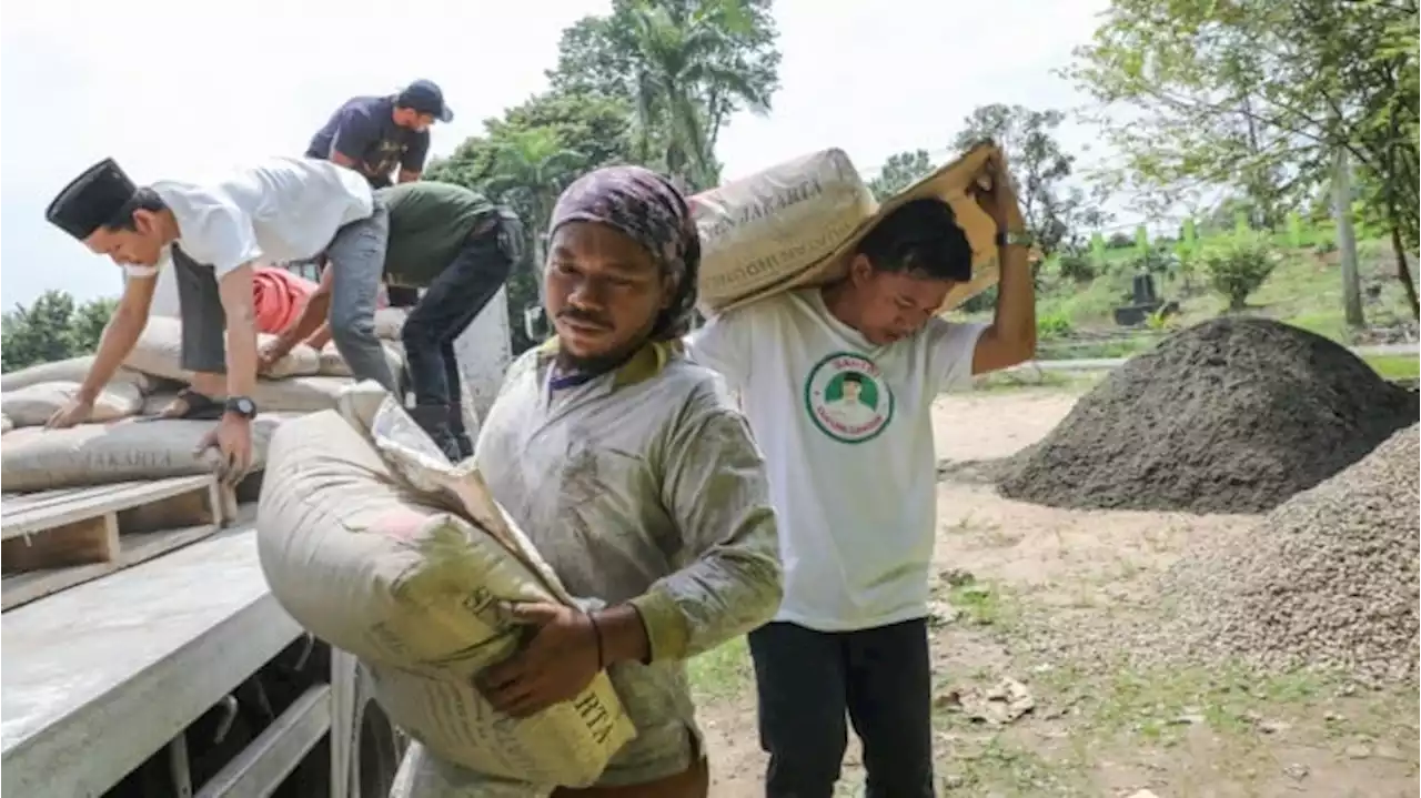 Santri Dukung Ganjar Beri Bahan Bangunan Untuk Pengembangan Ponpes di Palembang