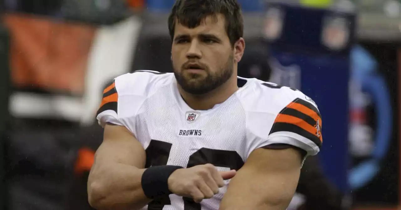 Former Browns RB Peyton Hillis off ventilator after saving children from drowning