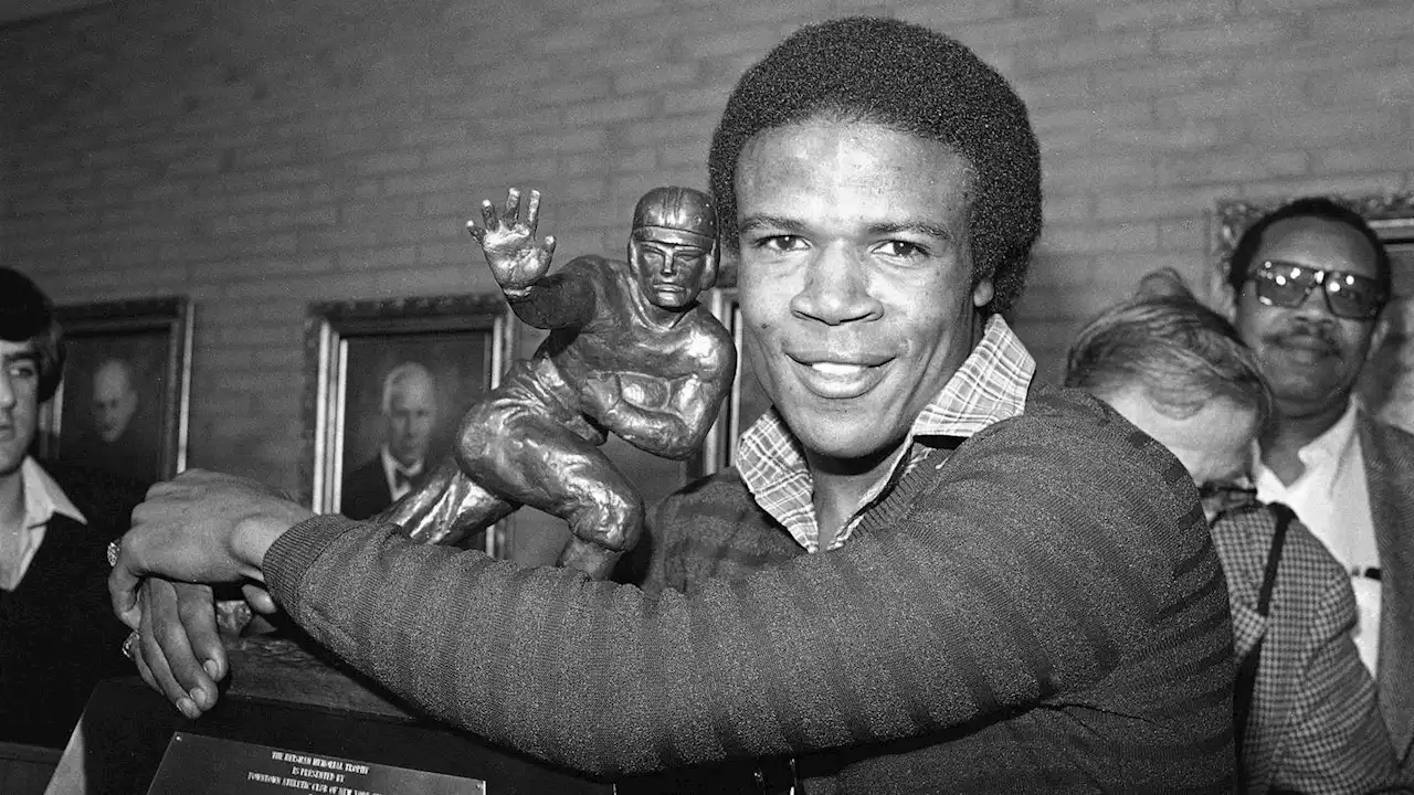 Former USC RB Charles White, winner of 1979 Heisman Trophy, dies at 64