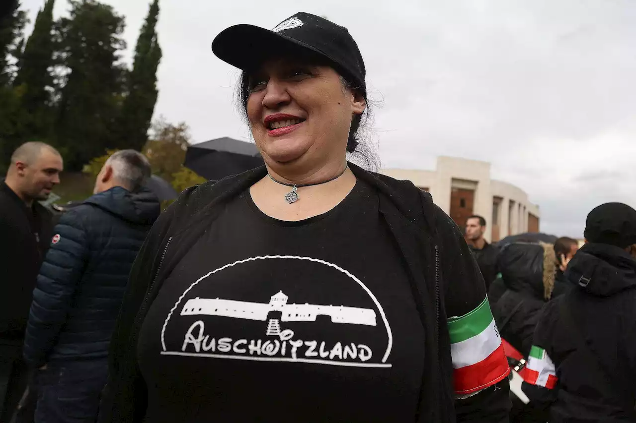 Assolta per maglietta 'Auschwitzland', Anpi: 'Ancora una volta apologia non è punita'