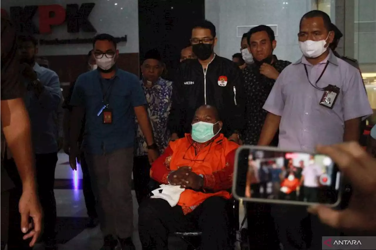 Kemenkumham cekal istri Lukas Enembe berpergian ke luar negeri