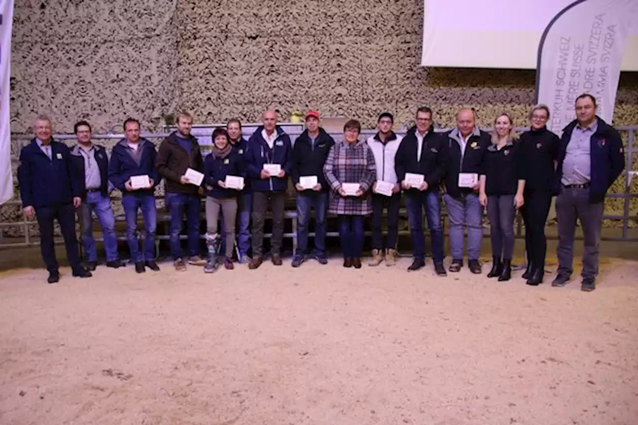 Am Herdbook-Award von Mutterkuh Schweiz wurden Zuchttiere mit hoher Lebensleistung ausgezeichnet - bauernzeitung.ch