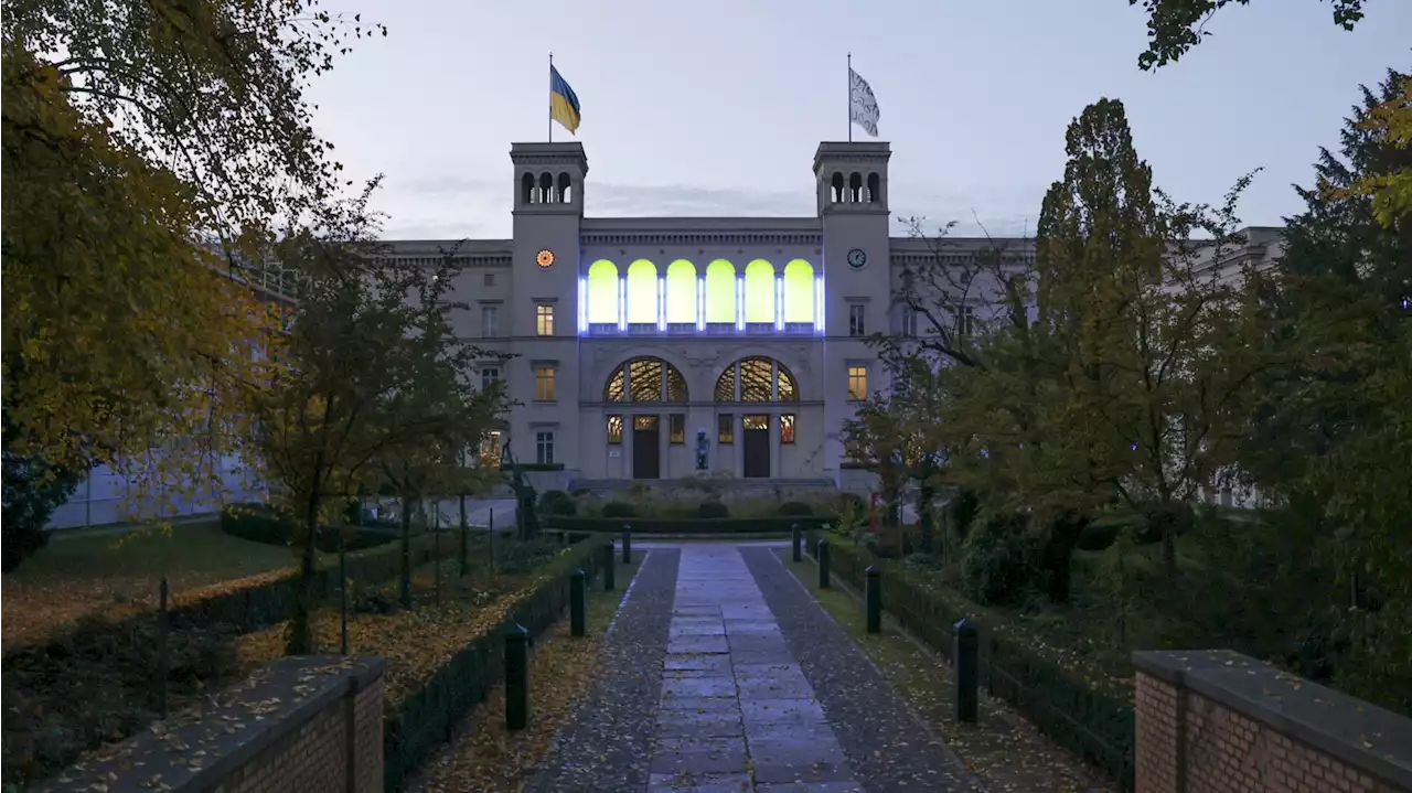 Nachts mit Musik durch den Hamburger Bahnhof