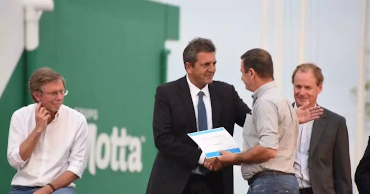 Massa present� un programa de fortalecimiento productivo para el campo