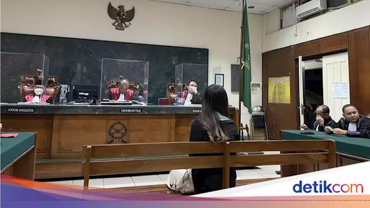 Ayu Thalia Divonis 6 Bulan Penjara Masa Percobaan 10 Bulan