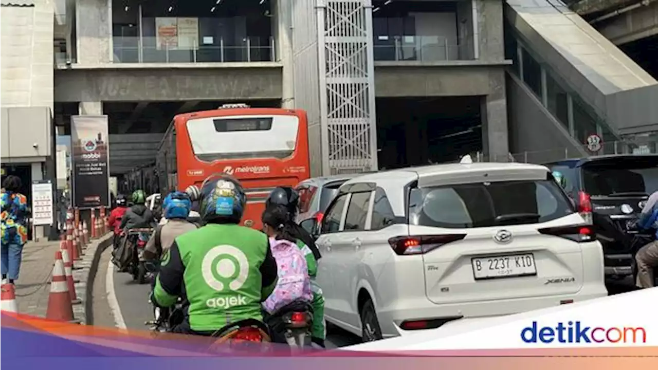 Detik-detik Kecelakaan Maut Picu Macet Parah di Jl TB Simatupang Jaksel