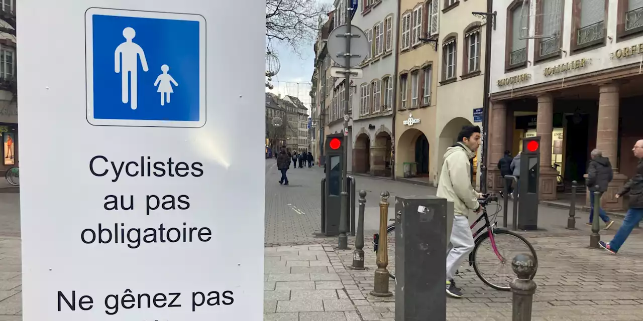 «Cyclistes, au pas obligatoire» : à Strasbourg, des panneaux pour mieux protéger les piétons