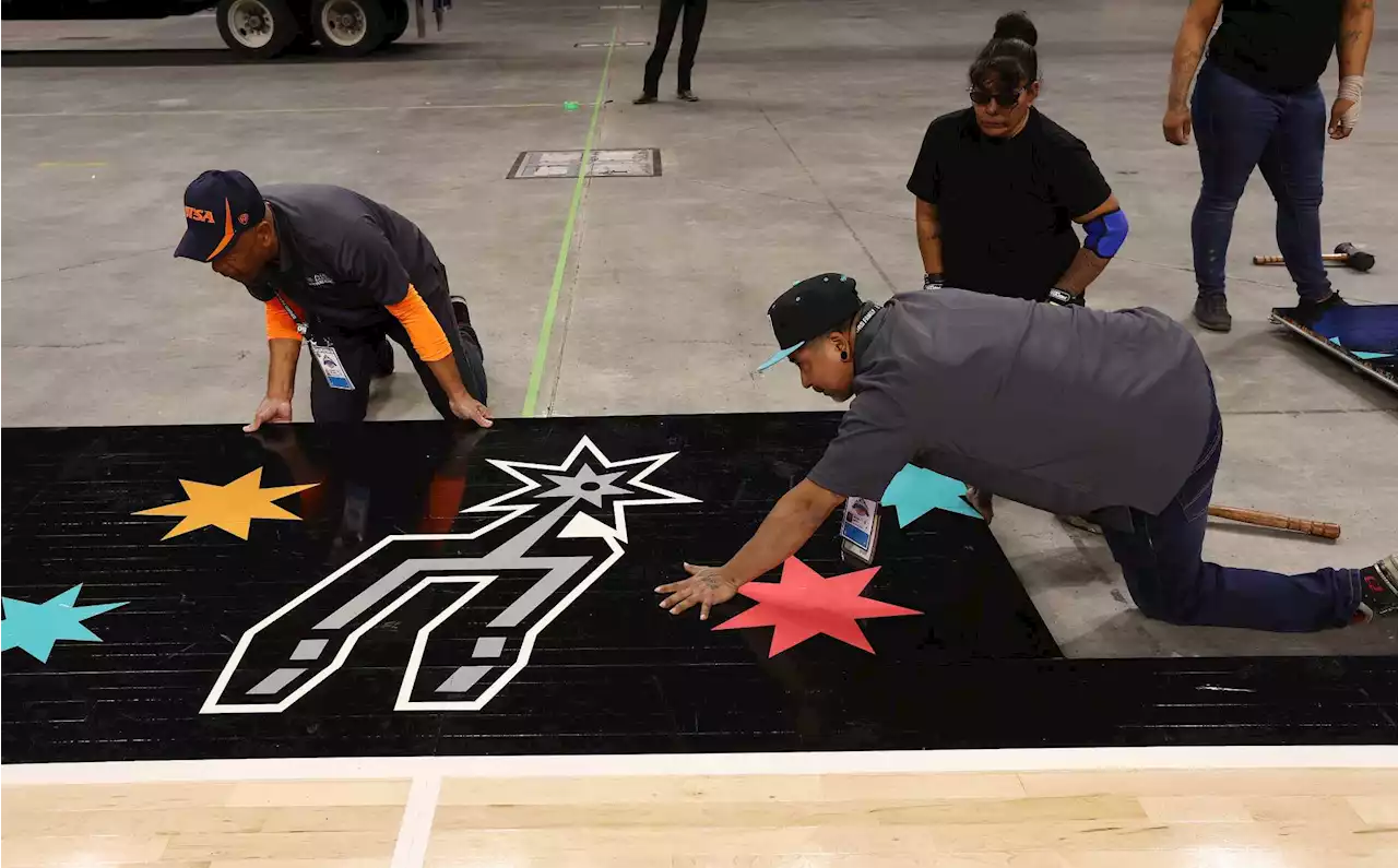 Finger: In return to Alamodome, Spurs celebrate what followed it