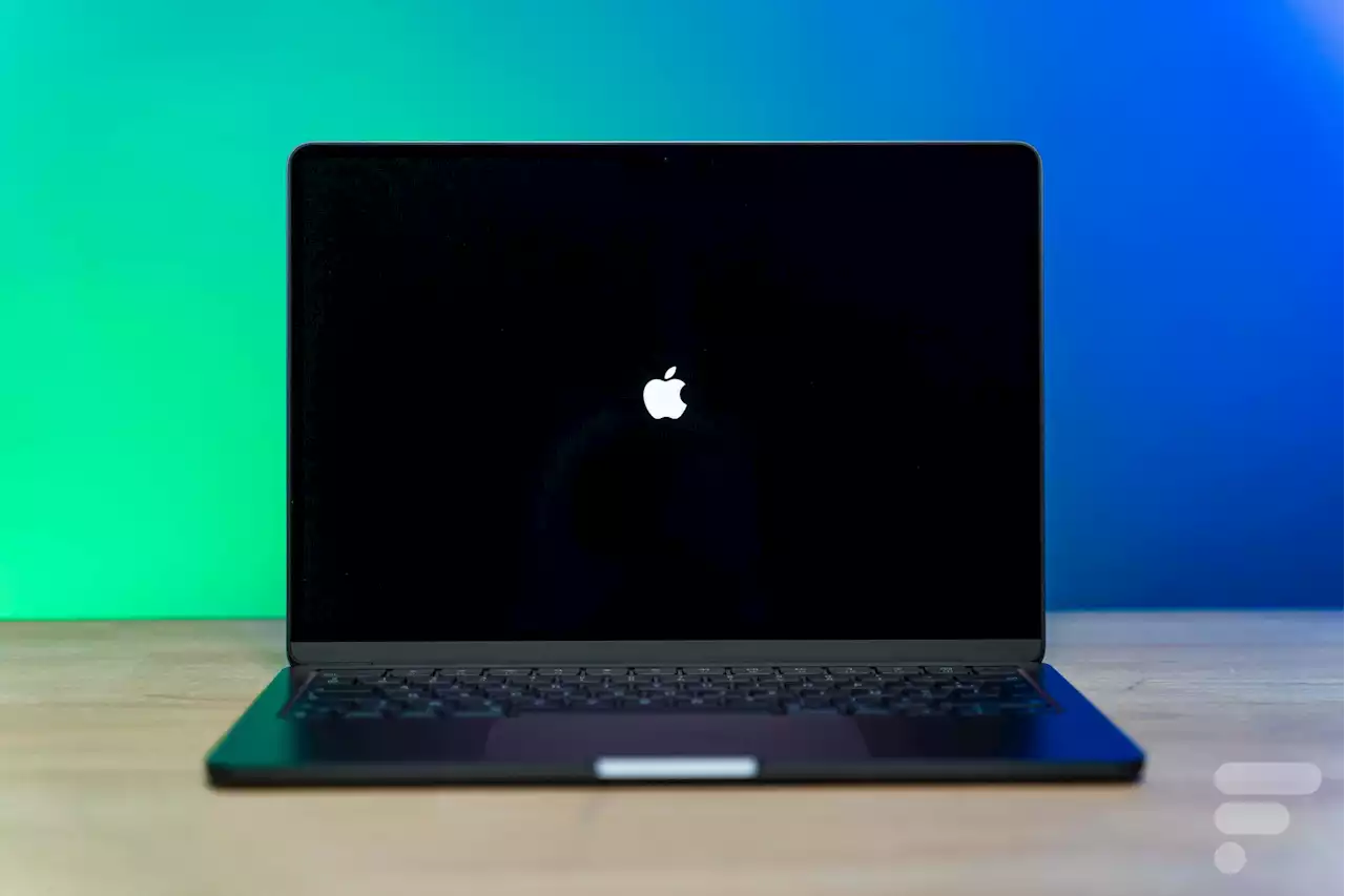 Le premier MacBook avec écran Oled n'arriverait pas cette année