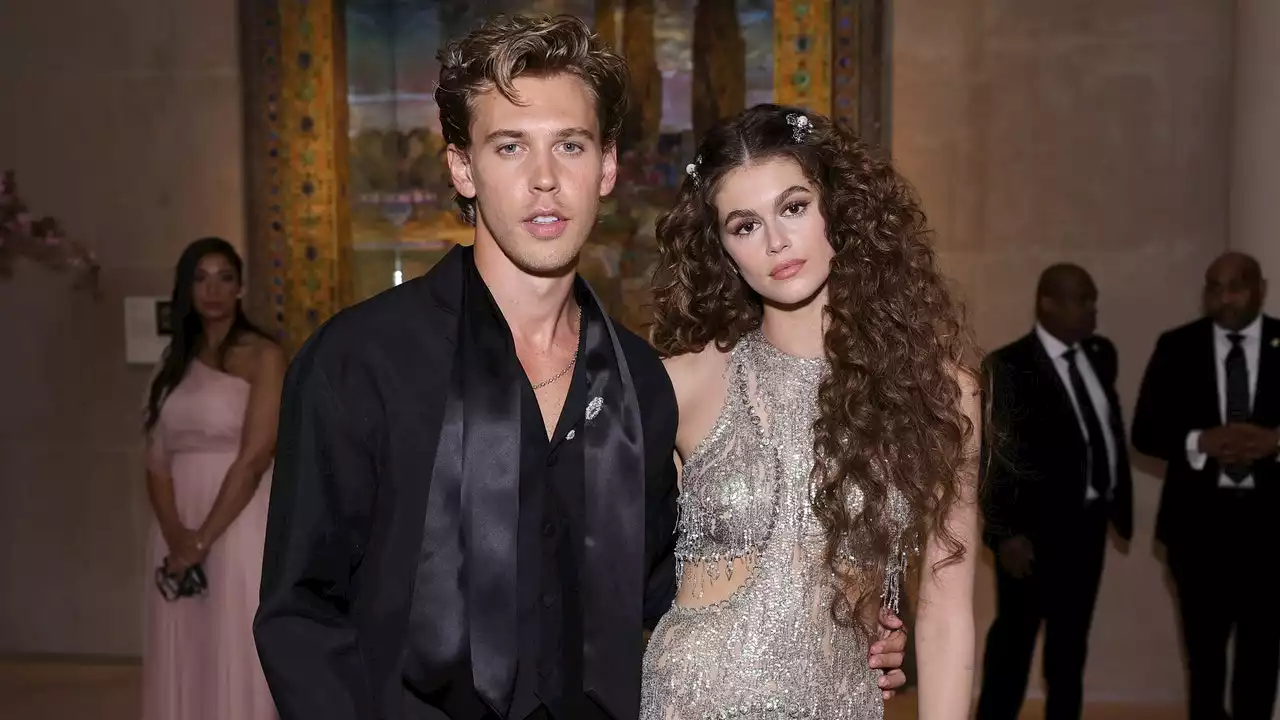 Austin Butler and Kaia Gerber Celebrated His Golden Globe With a Very Romantic Kiss