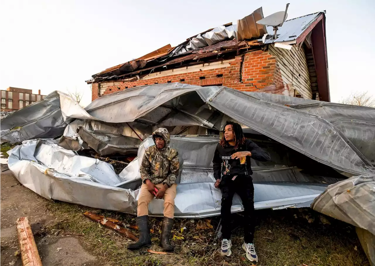 Storms, tornadoes slam U.S. South, killing at least seven people