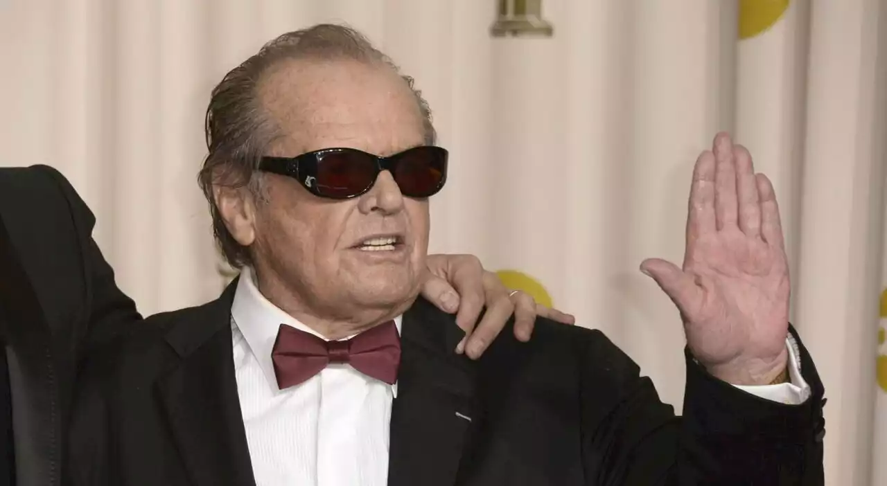 Jack Nicholson non esce più di casa. Gli amici: «Il cervello è andato, morirà come Marlon Brando»