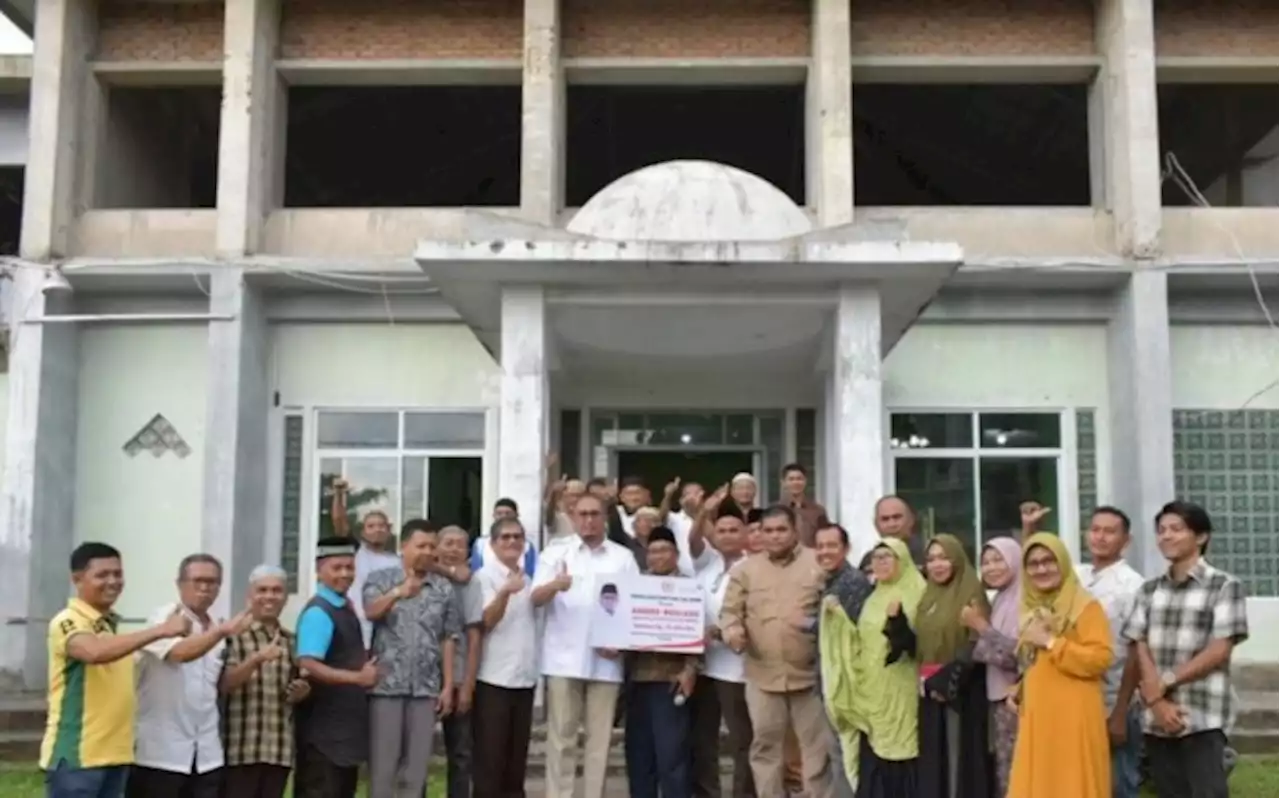 Andre Rosiade Bantu Peningkatan Mushala Raudatul Jannah Balai Gadang Padang