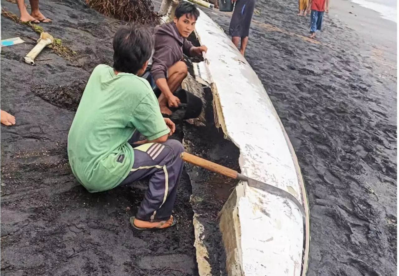 Pemkab KLU Salurkan 17 Ton Beras untuk Nelayan