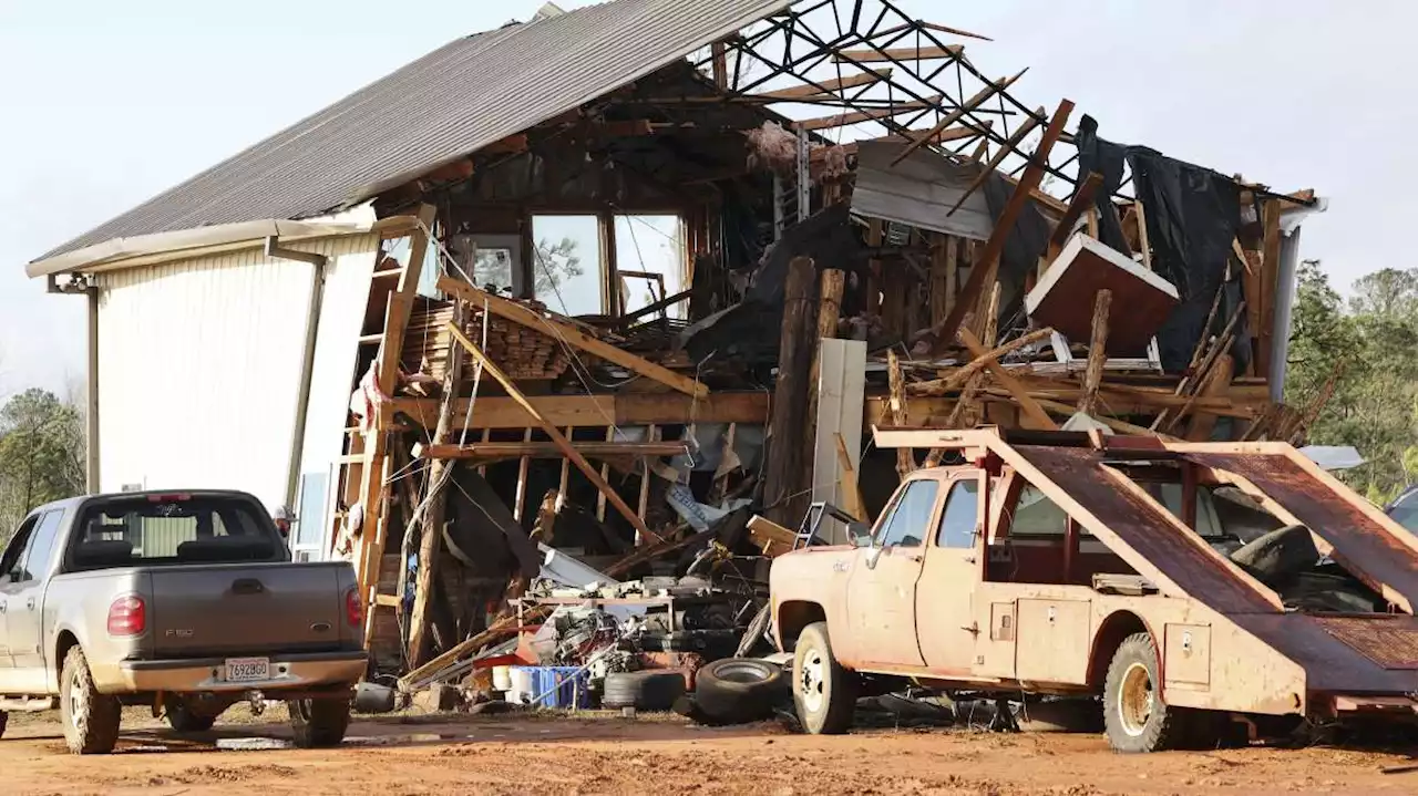 'Dangerous' Alabama tornado slams buildings, uproots trees; storm sweeps across South