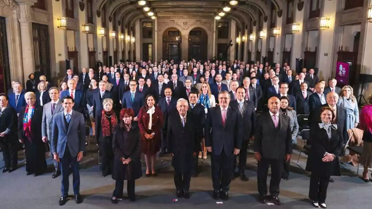 'Representan a México con mucha dignidad', reconoce AMLO tras reunión con embajadores