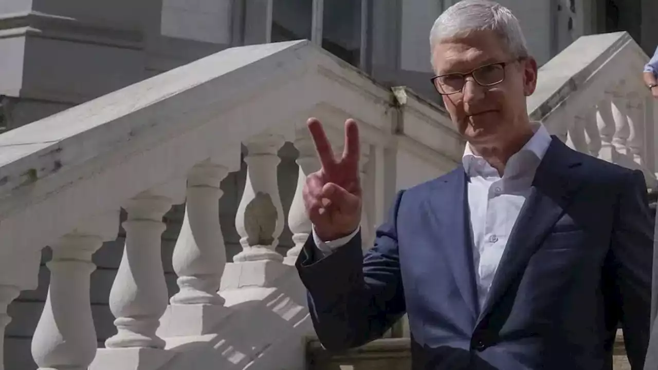 El CEO de Apple, Tim Cook, cobrará un 40% menos en 2023