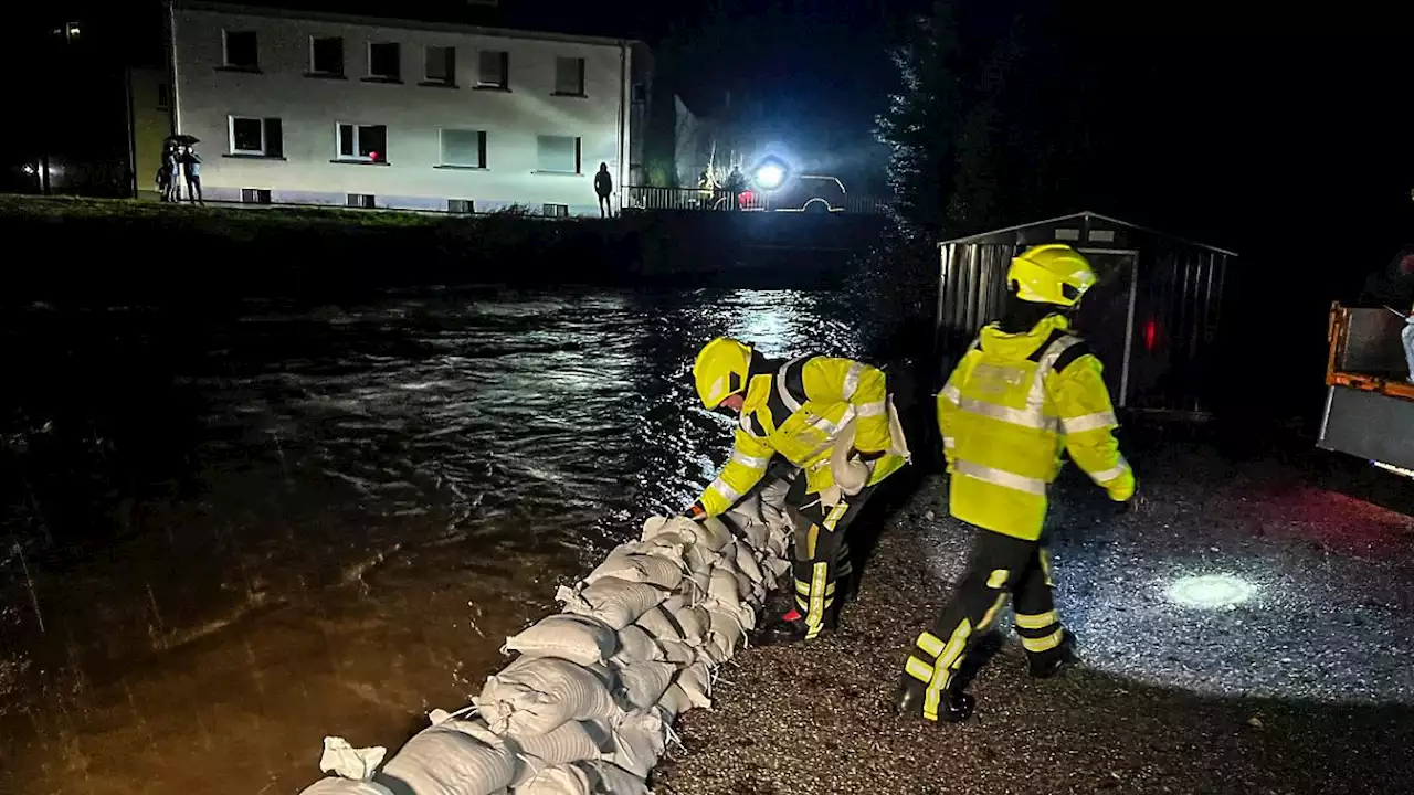 Dauerregen lässt Volme über Ufer treten