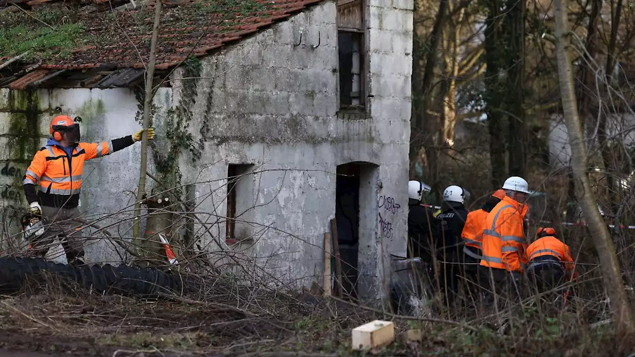 Spezialkräfte sollen Aktivisten aus Tunnel holen