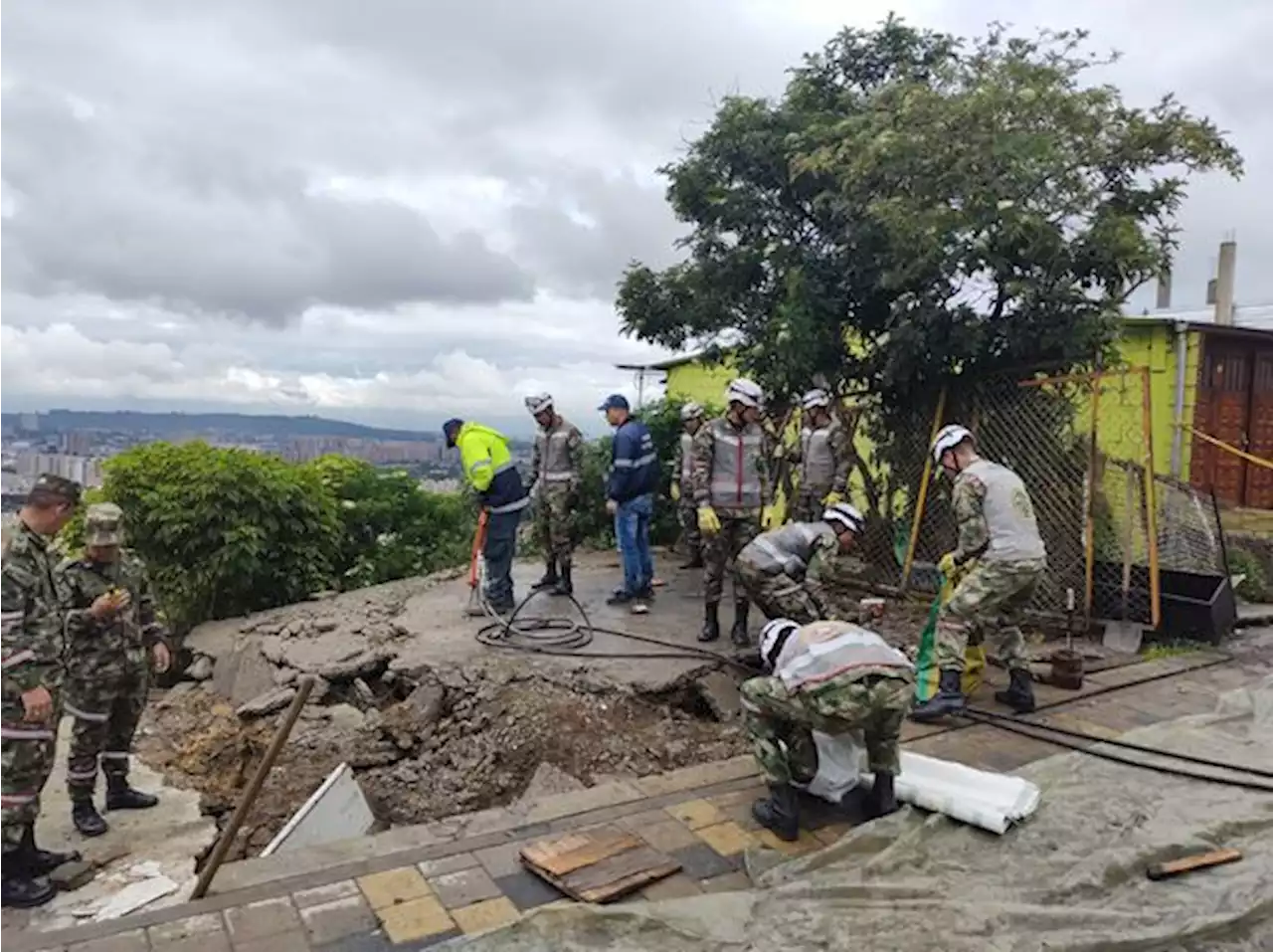 Continúa emergencia en el norte de Bogotá por deslizamiento de tierra, en Usaquén - Pulzo