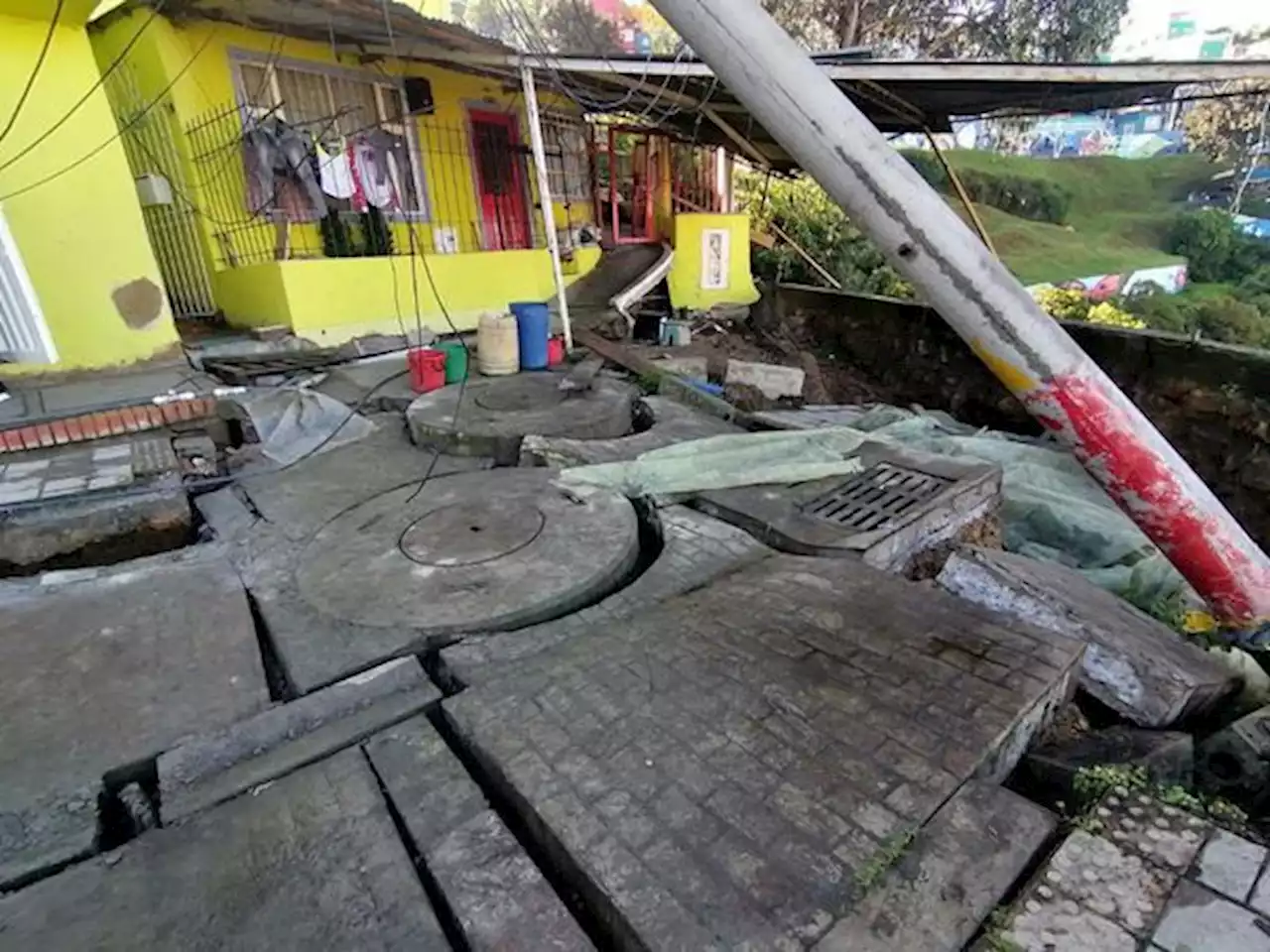 Viviendas en barrio del norte de Bogotá podrían irse cuesta abajo por grave deslizamiento - Pulzo