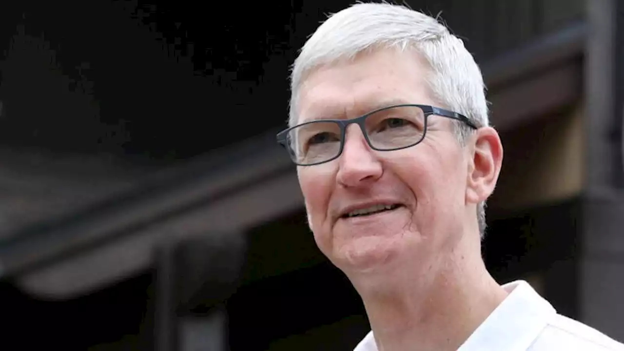 Apple CEO Cook's pay more dependent on stock performance in 2023