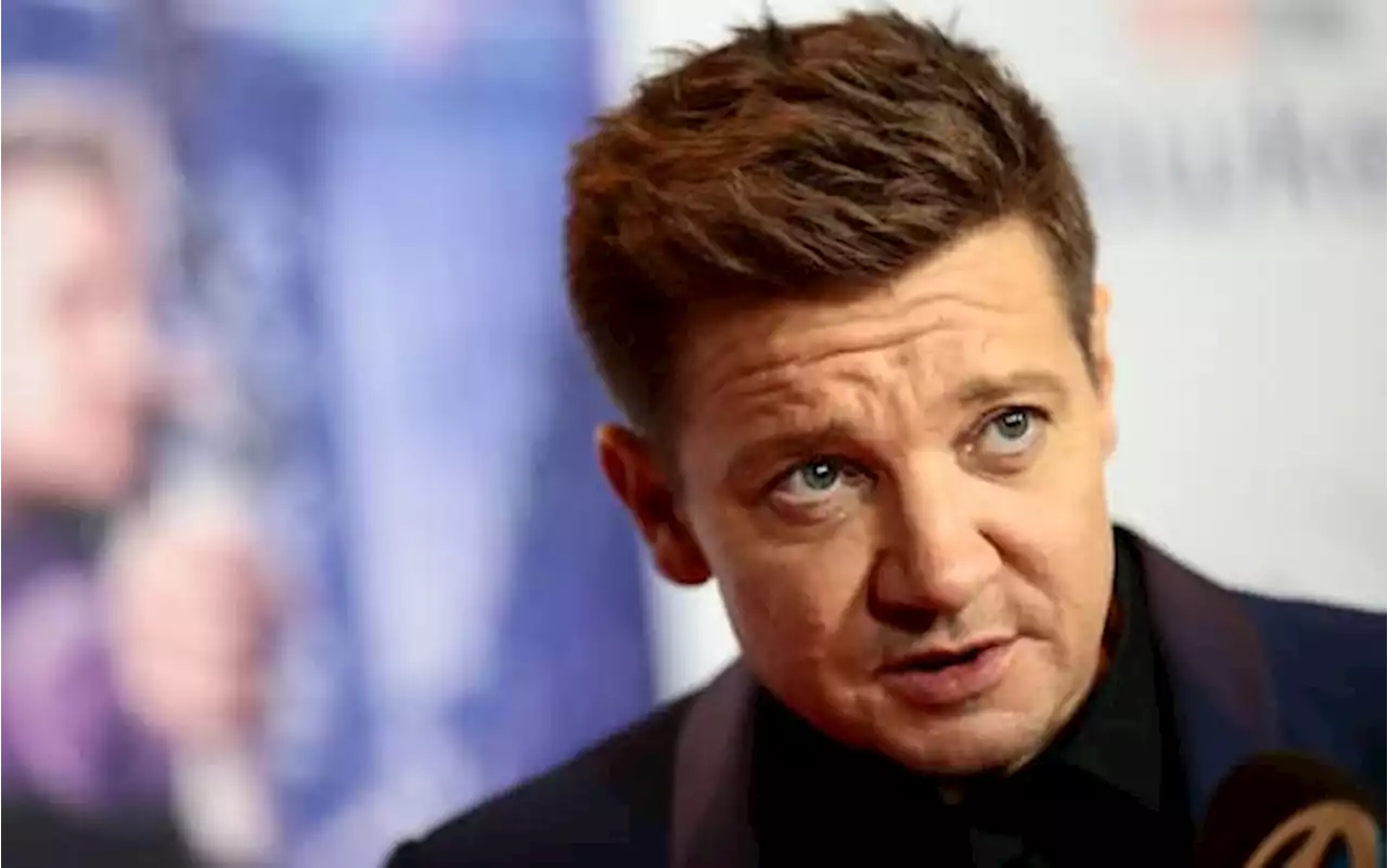 Jeremy Renner dopo l'incidente rischia l'amputazione di una gamba