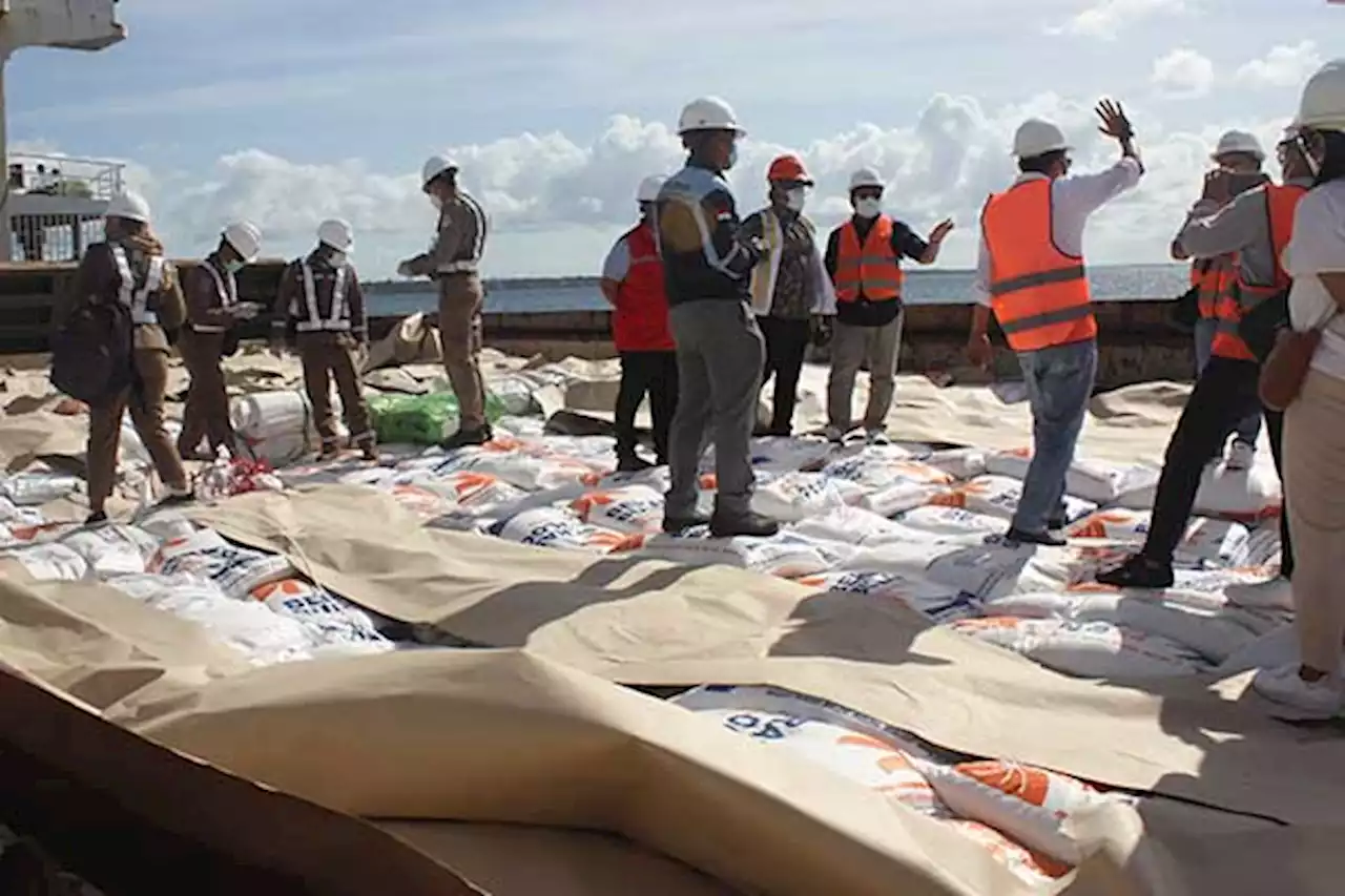 5.000 Ton Beras Impor asal Vietnam Tiba di Pelabuhan Tenau Kupang