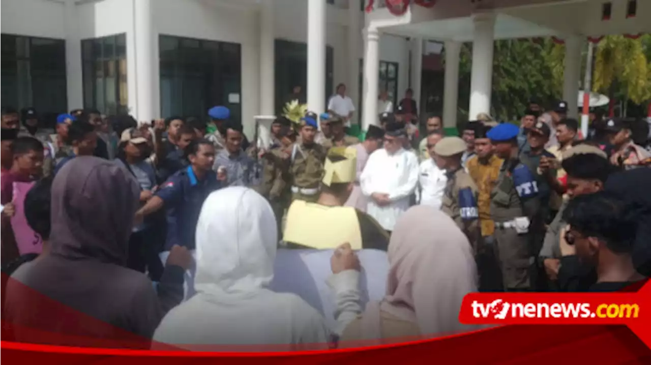 Dianggap Gagal Kendalikan Inflasi, Mahasiswa Demo PJ Bupati Aceh Barat