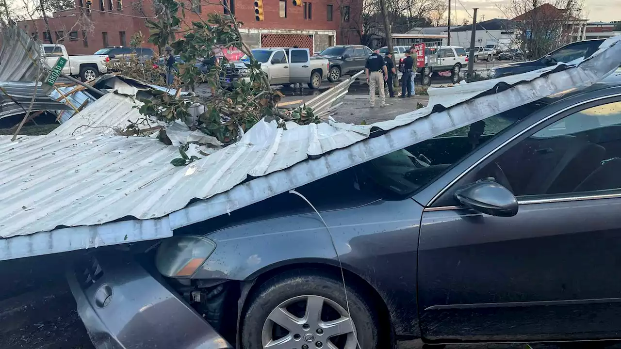 At least 7 dead as severe winds, tornadoes hammer US South