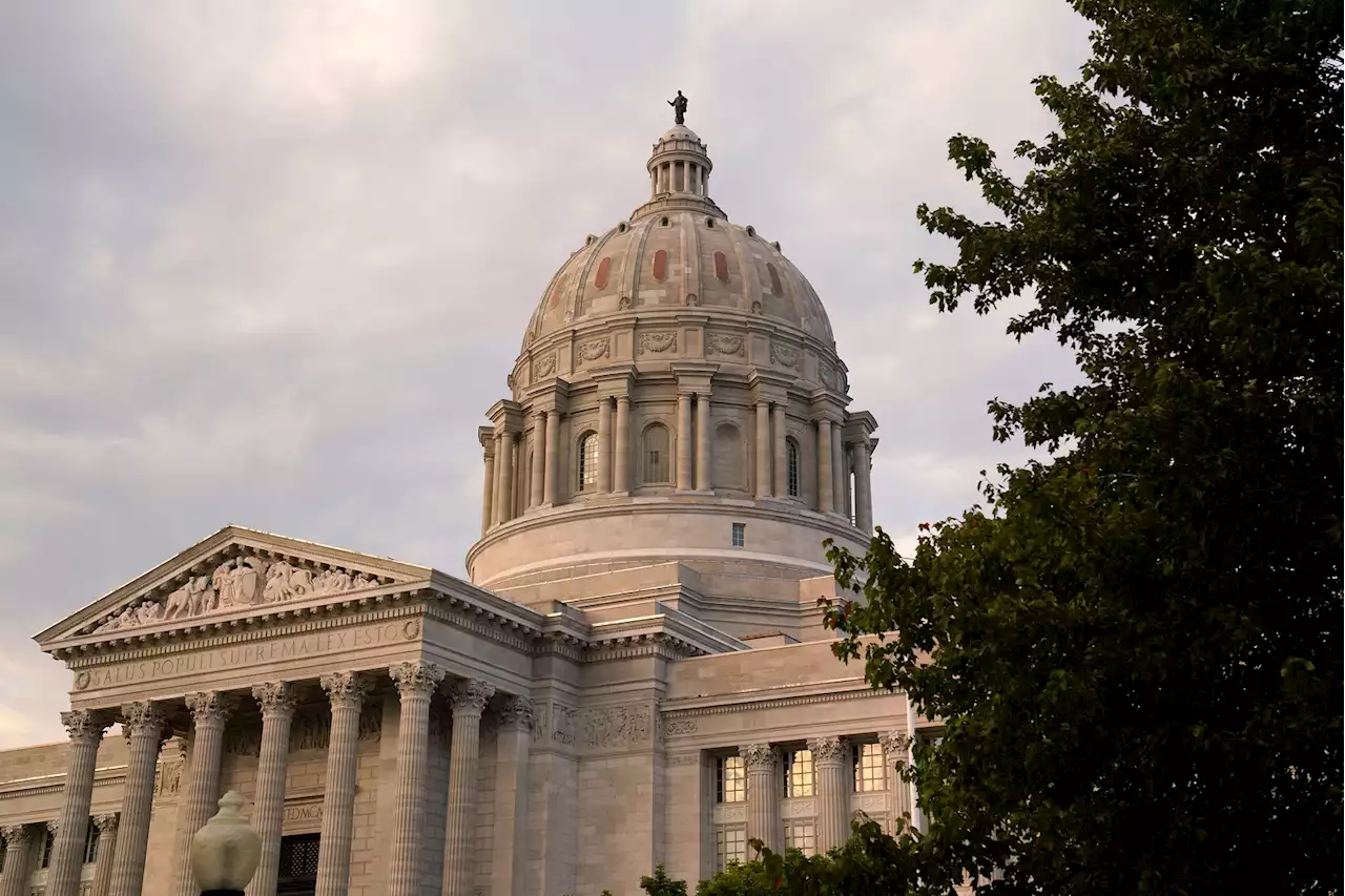 Missouri lawmakers adopt stricter dress code for women in state House