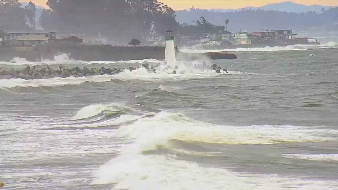 High surf warning prompts evacuation warnings along Santa Cruz County coast