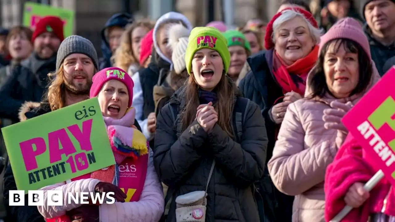 Scottish teachers announce 22 more days of strikes