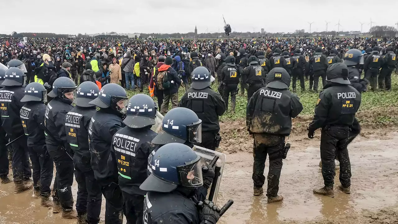 Allemagne: échauffourées entre policiers et opposants à la mine de charbon de Lützerath