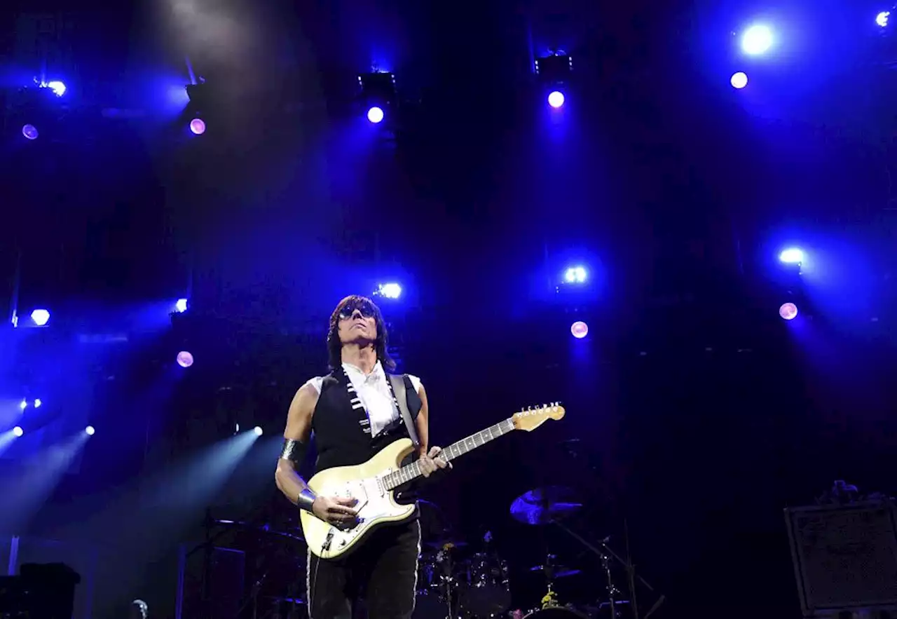 Jimmy Page, Rod Stewart pay tribute after death of Jeff Beck | The Associated Press