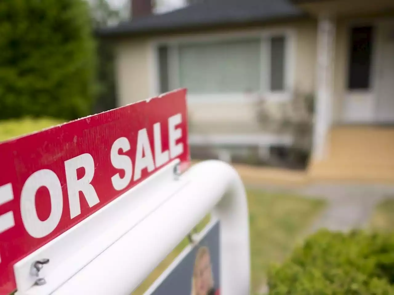 National home prices down year-over-year, first decline since 2008: Report