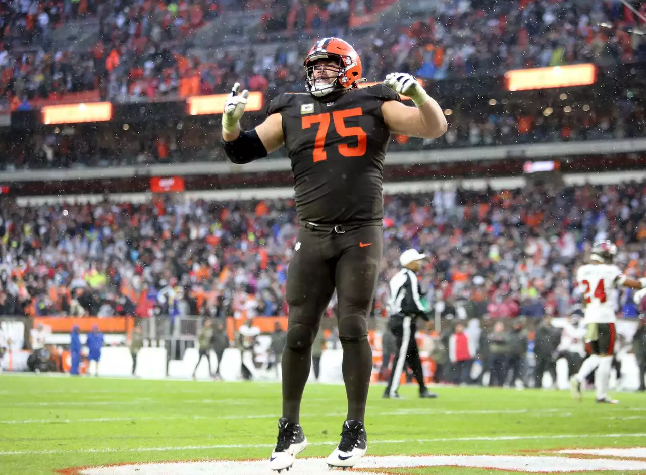 Browns’ Joel Bitonio named AP All-Pro first team; Myles Garrett, Nick Chubb chosen for second team