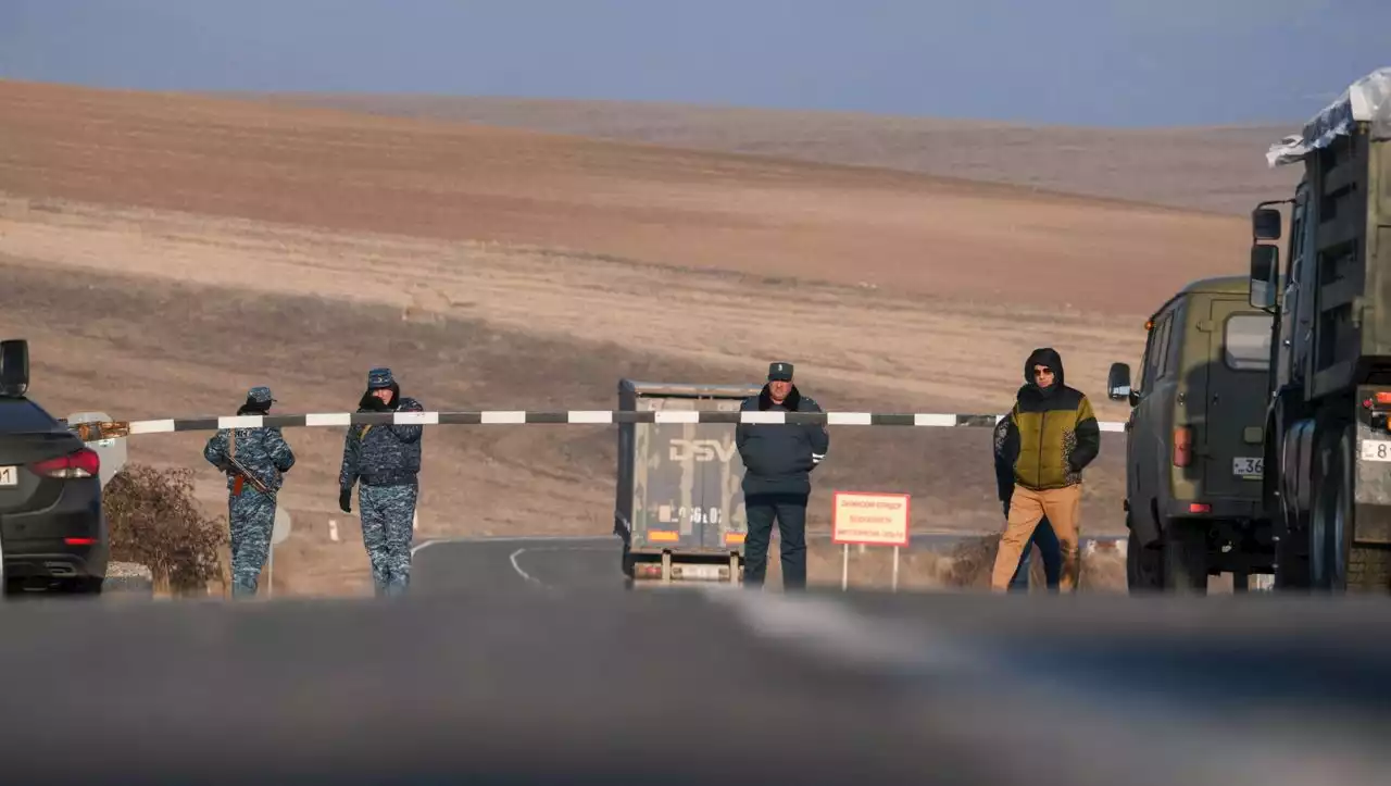 Aserbaidschan: Was die Blockade von Bergkarabach mit Russlands Krieg zu tun hat