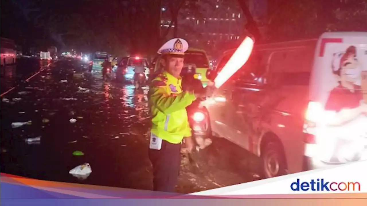 Gedebage Bandung Macet gegara Banjir, Polisi Lakukan Contraflow