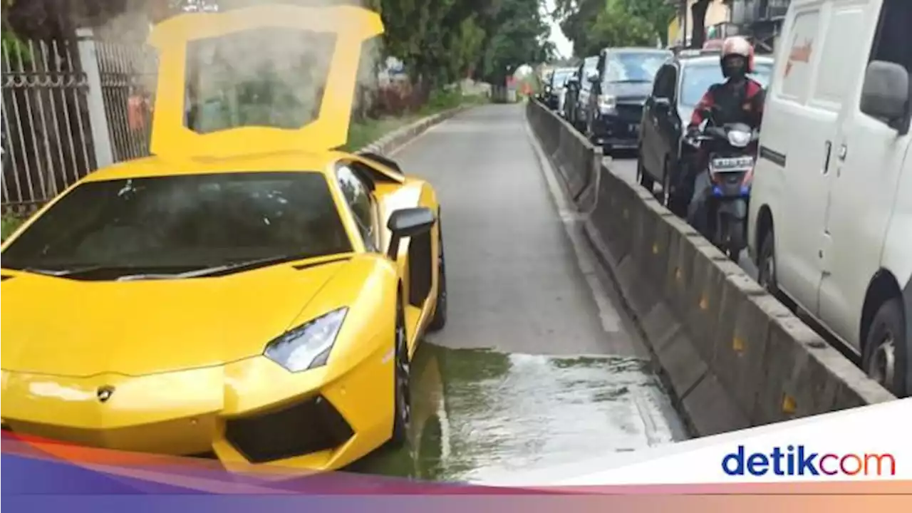 Polisi Denda Sopir Lamborghini Mogok di Jalur TransJ Jakbar Rp 500 Ribu