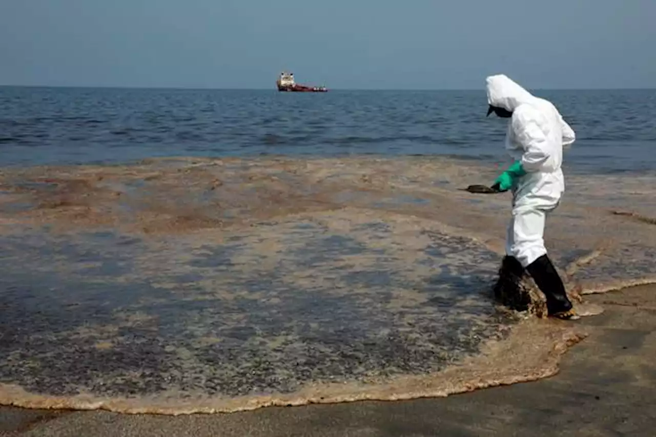 Playas continúan cerradas tras un año del derrame de Repsol en Perú