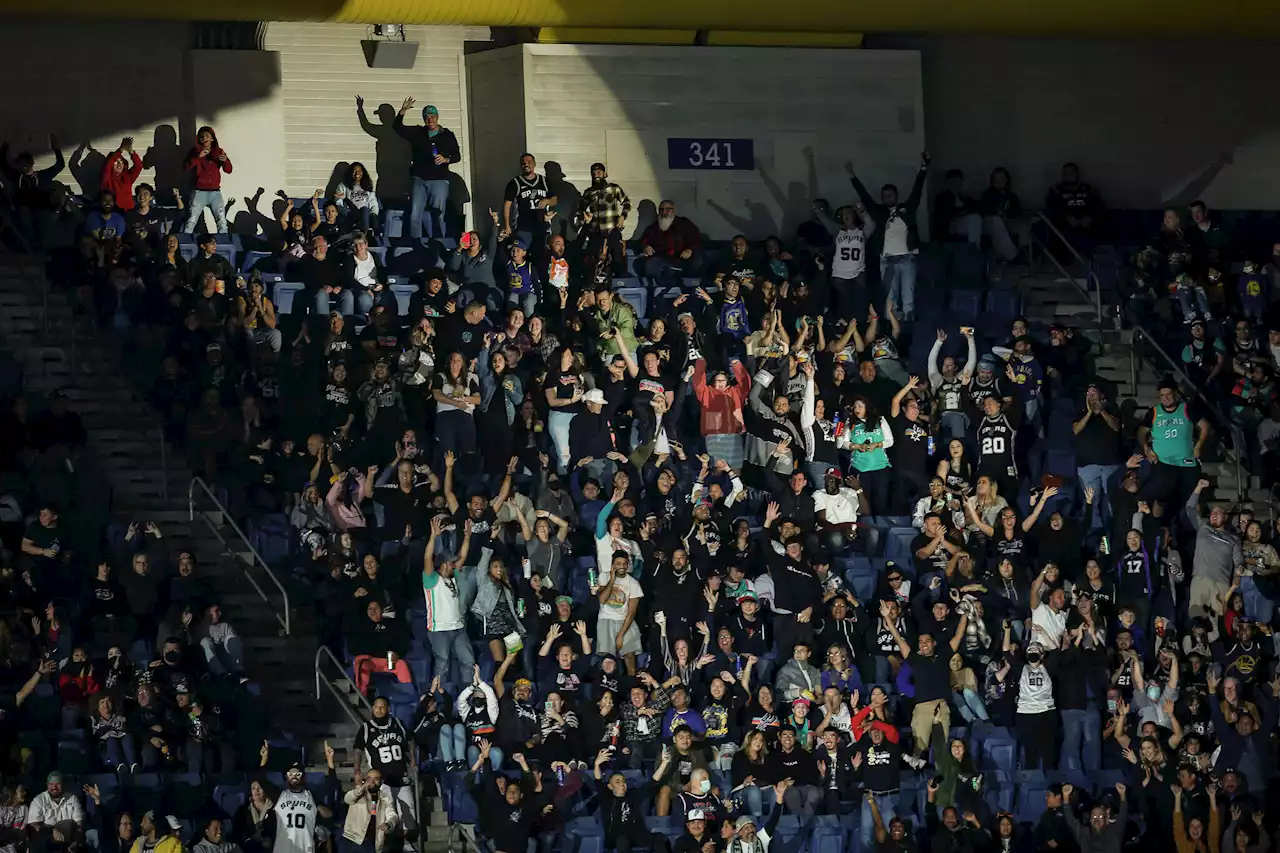 San Antonio Spurs set NBA attendance record with Alamodome return