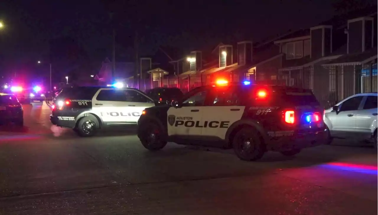 Houston police found man fatally shot in the middle of the street on Sandpiper