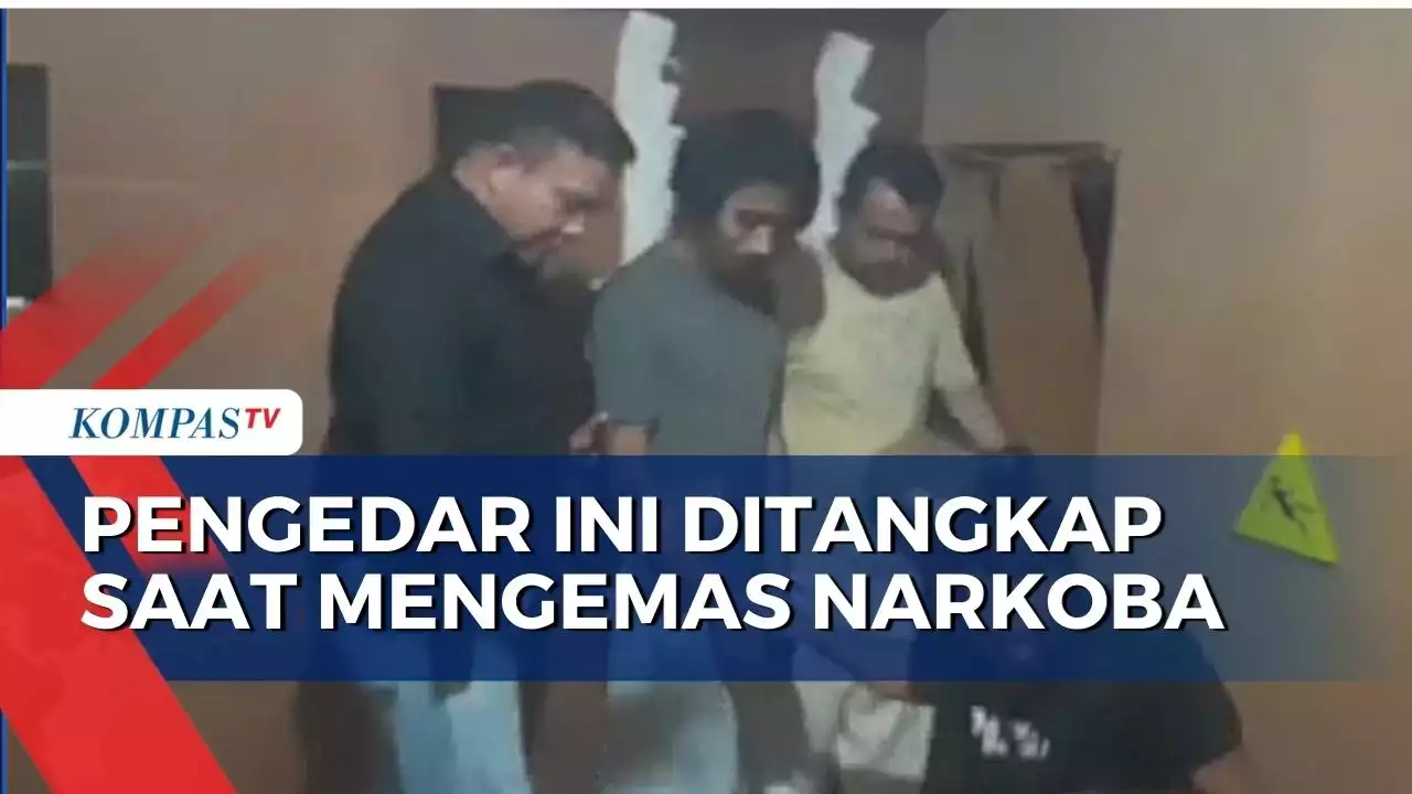 Tak Berkutik, Pengedar Ini Digerebek Polisi saat Mengemas Narkoba