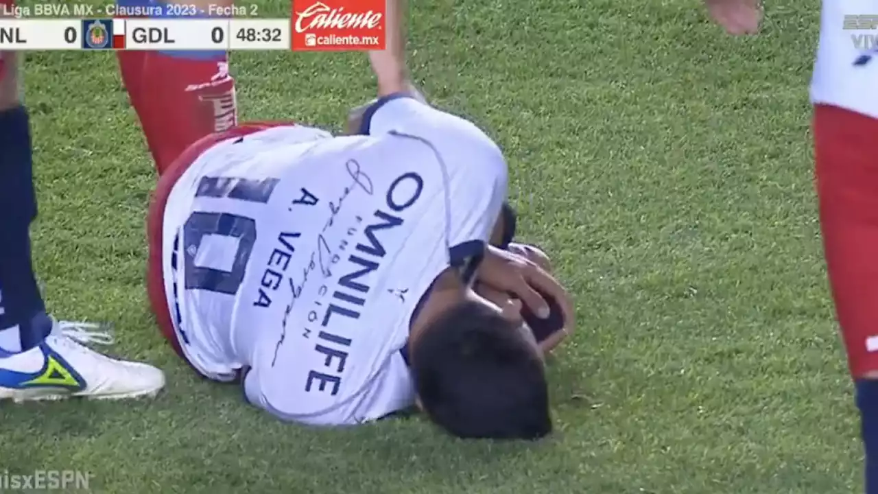 Chivas: Así fue la lesión de Alexis Vega en el juego ante Atlético de San Luis (VIDEO)