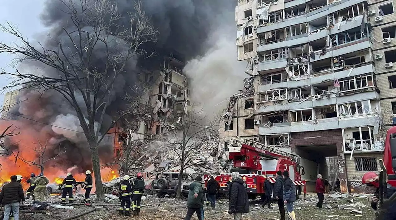 Ucraina, almeno 9 morti nel raid su Dnipro: anche una 15enne