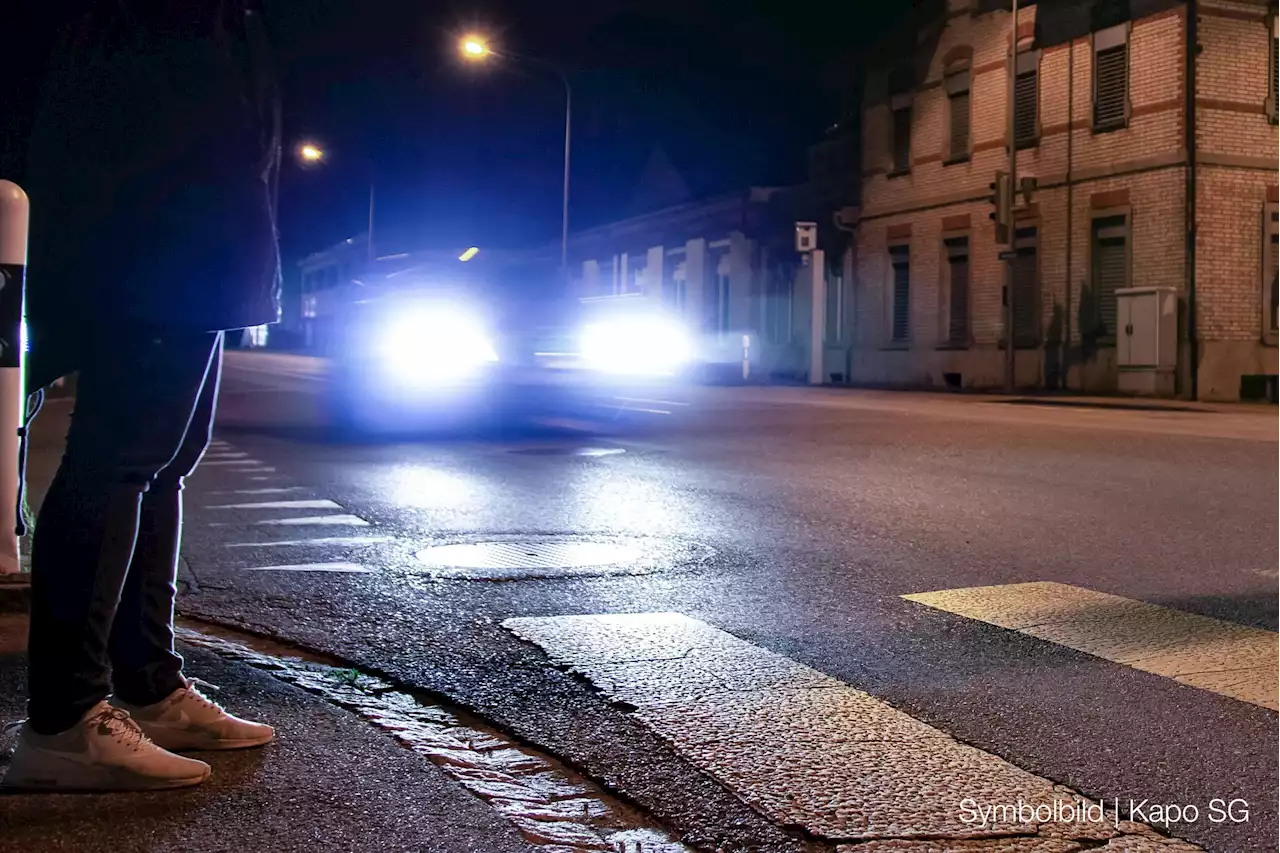 Rapperswil-Jona SG: 8-jähriger Junge nach Kollision mit Auto verletzt